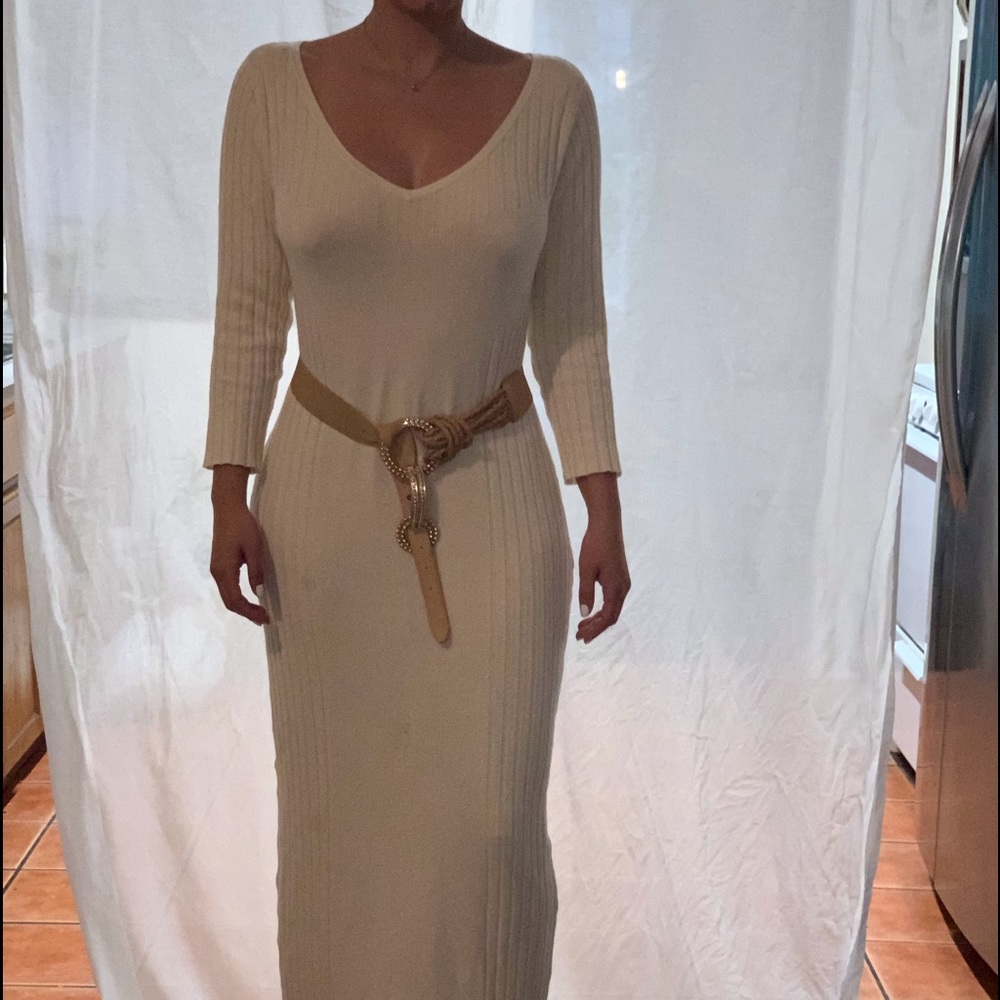 Long dress with long sleeves color vanilla
